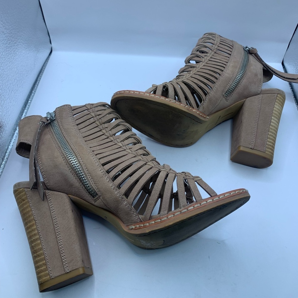 Womens DV by Dolce Vita Chunky Heel Cut Out Heel Peep Toe Sandals size 7.5 - Picture 6 of 7